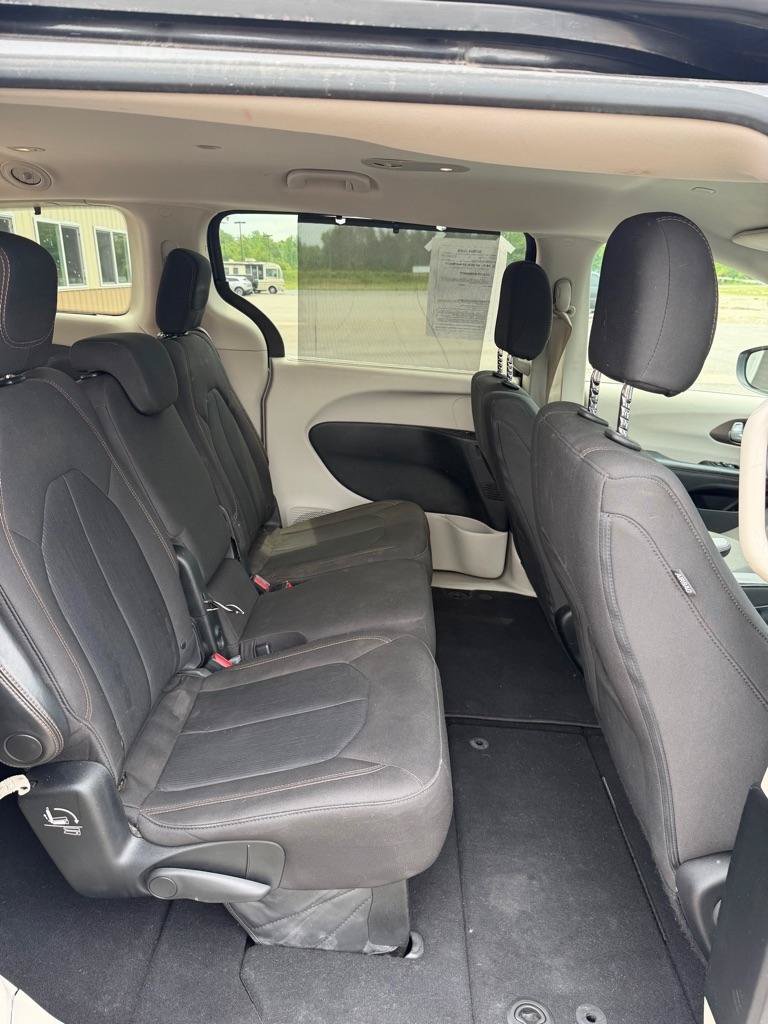 Used 2017 Chrysler Pacifica Touring Plus FWD image 32