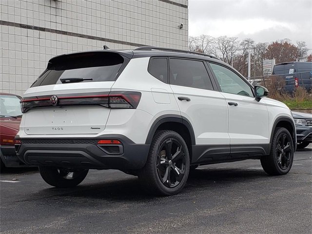 New 2025 Volkswagen Taos SE image 3