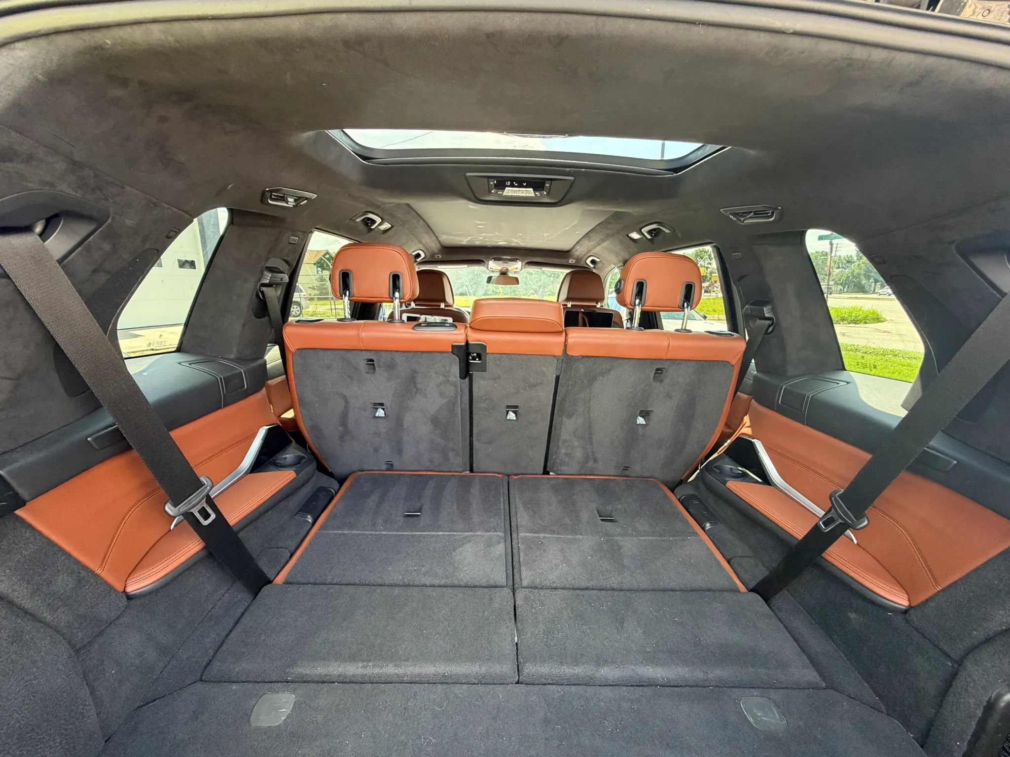 Used 2022 BMW X7 xDrive40i w/ M Sport Package AWD/4WD image 24