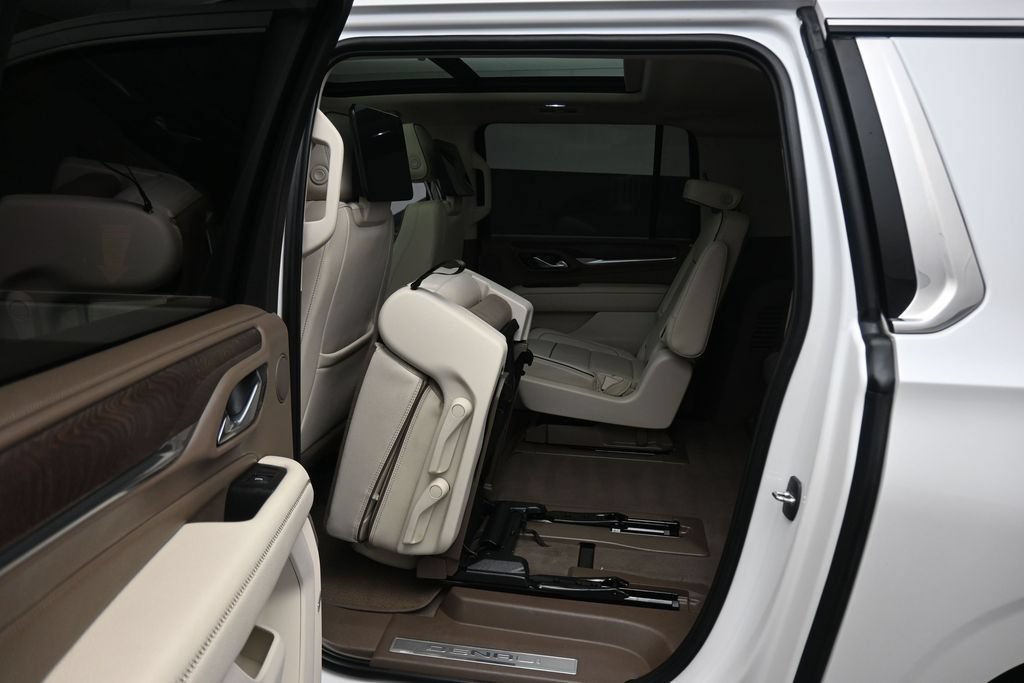 Used 2023 GMC Yukon XL Denali w/ Denali Reserve Package AWD/4WD image 42