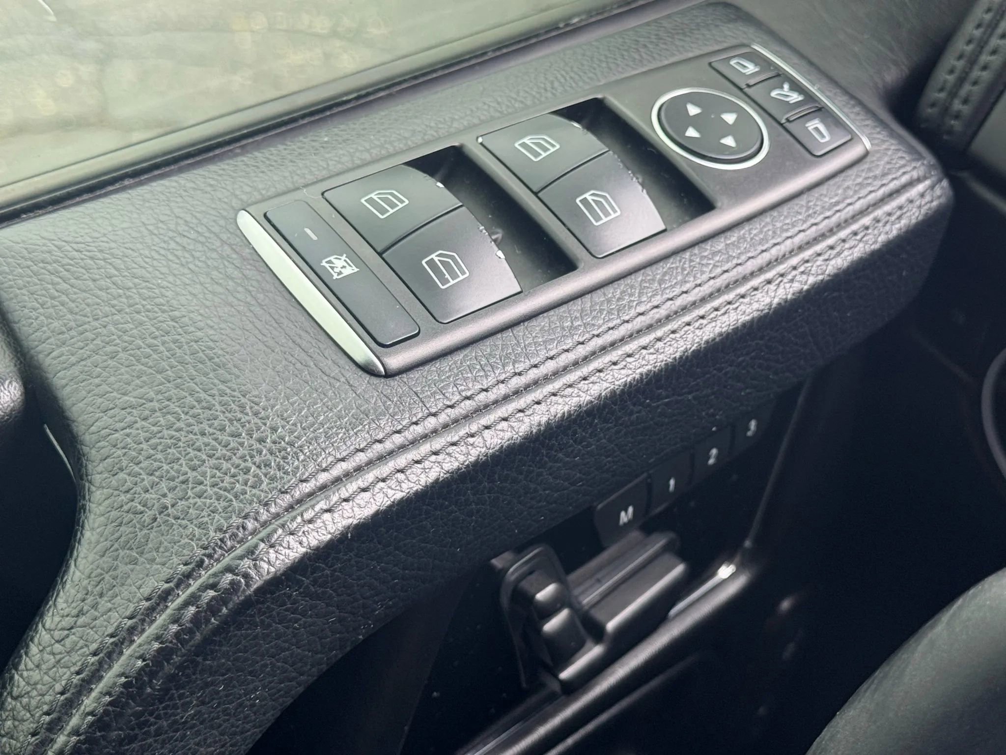 Used 2015 Mercedes-Benz G 63 AMG 4MATIC image 38