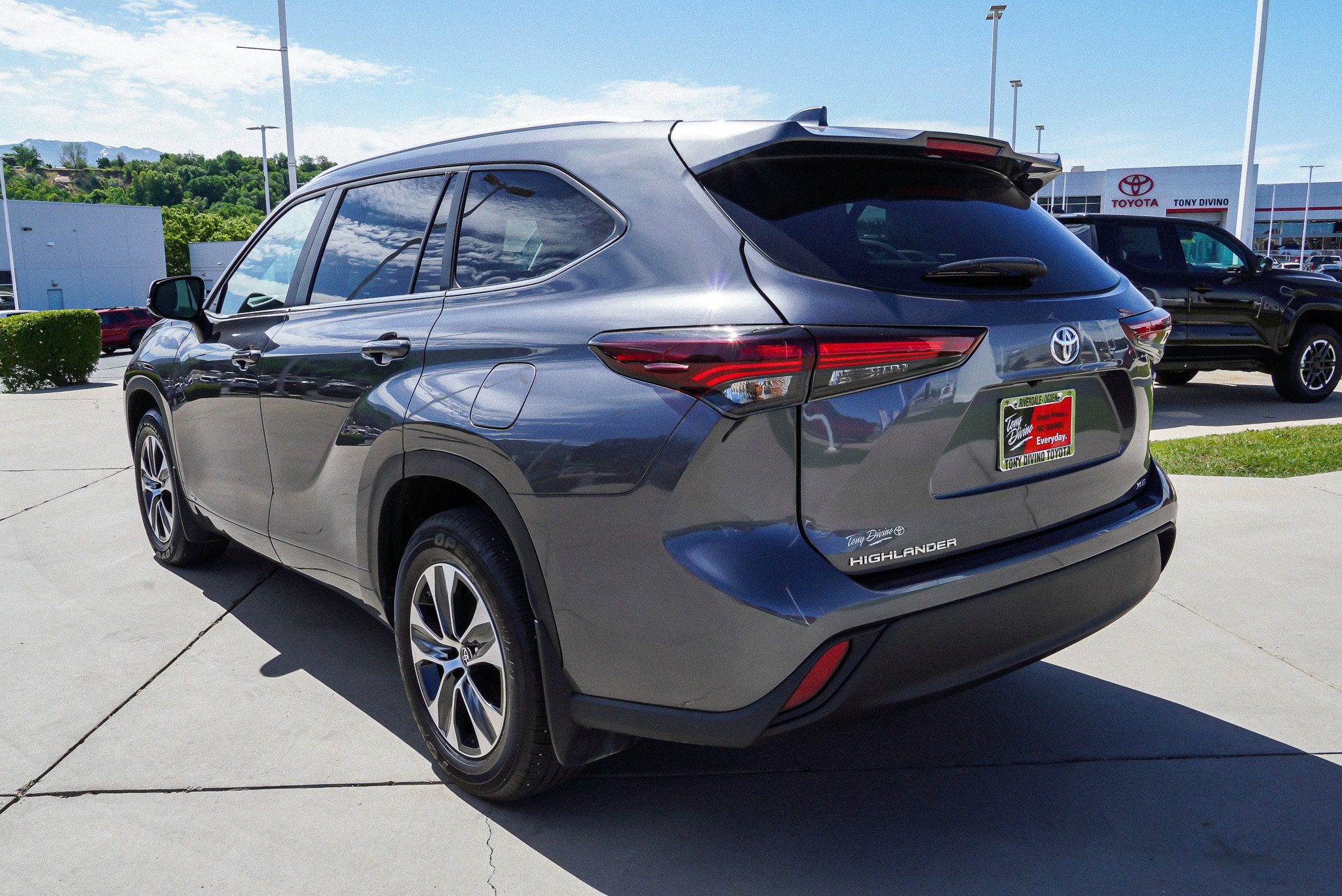Certified 2025 Toyota Highlander XLE AWD/4WD image 6