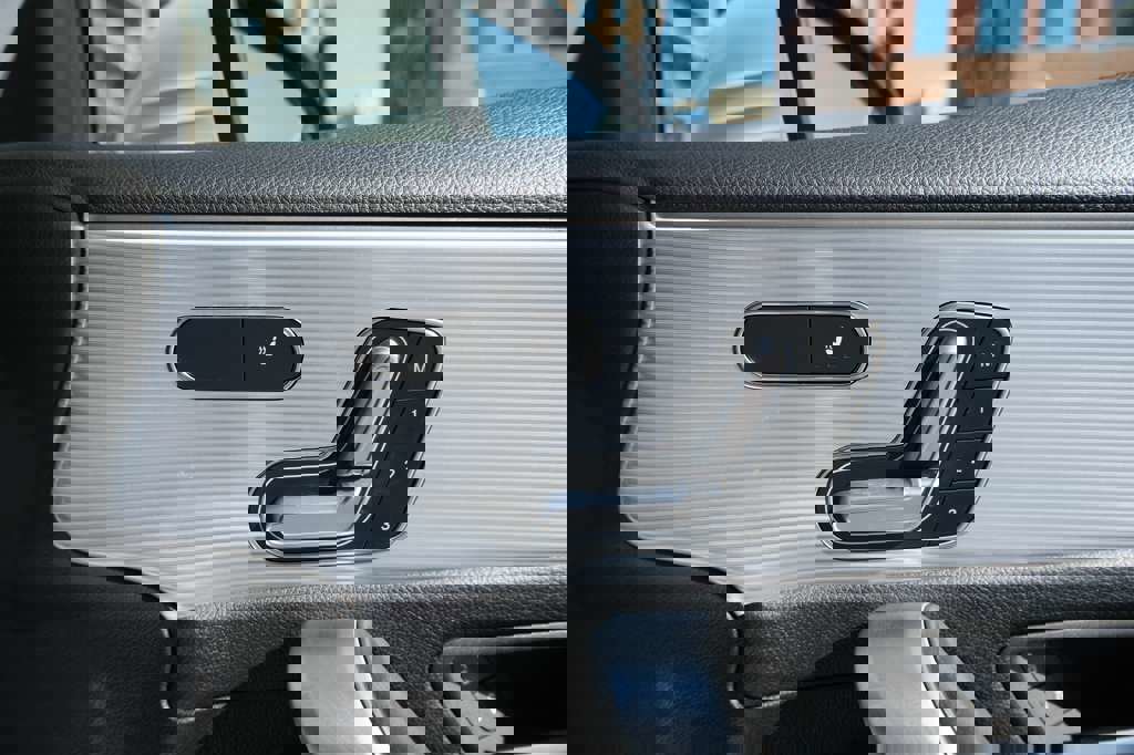 Used 2019 Mercedes-Benz A 220 4MATIC w/ Driver Assistance Package image 35