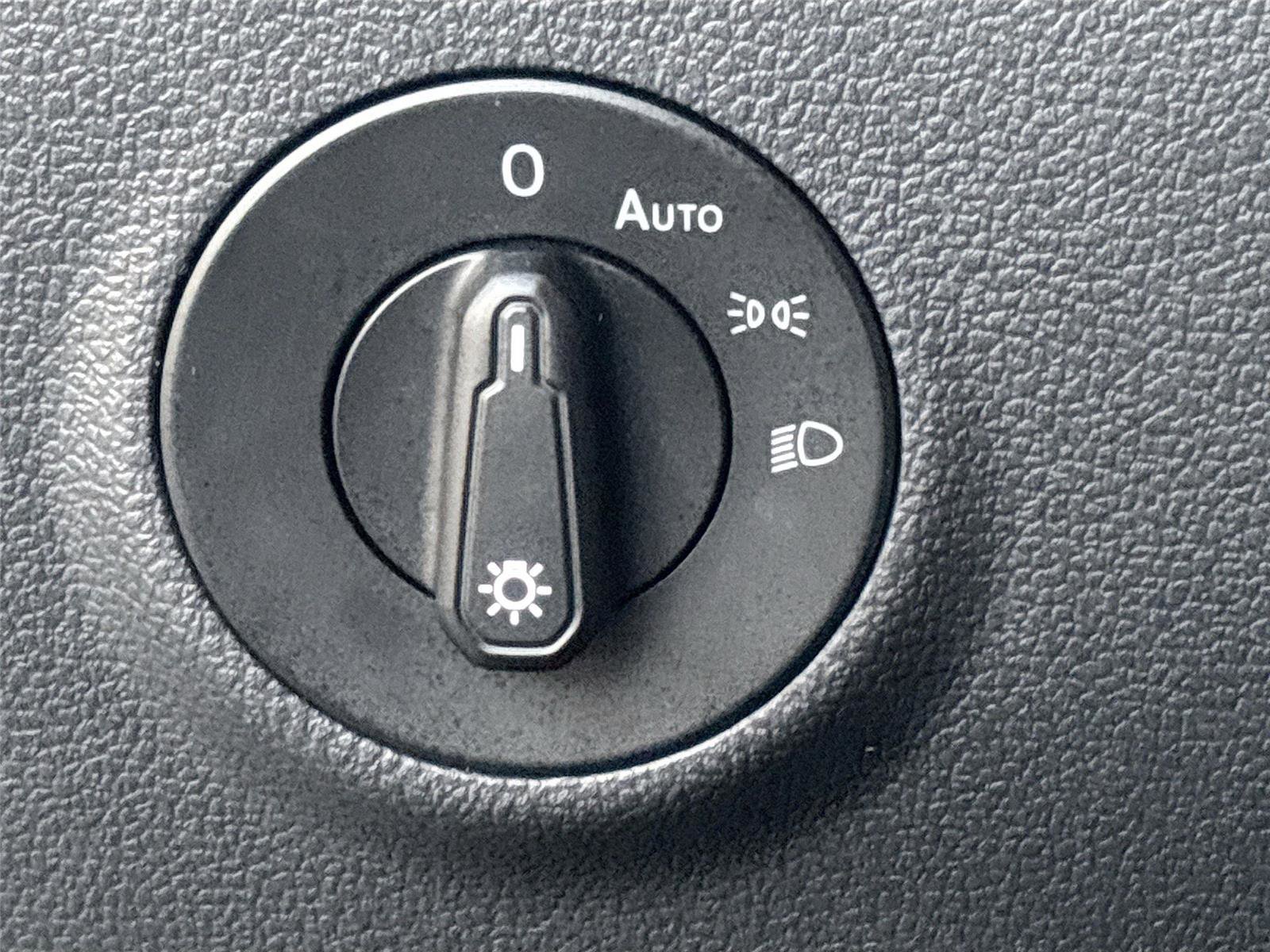 Used 2024 Volkswagen Taos SE image 11