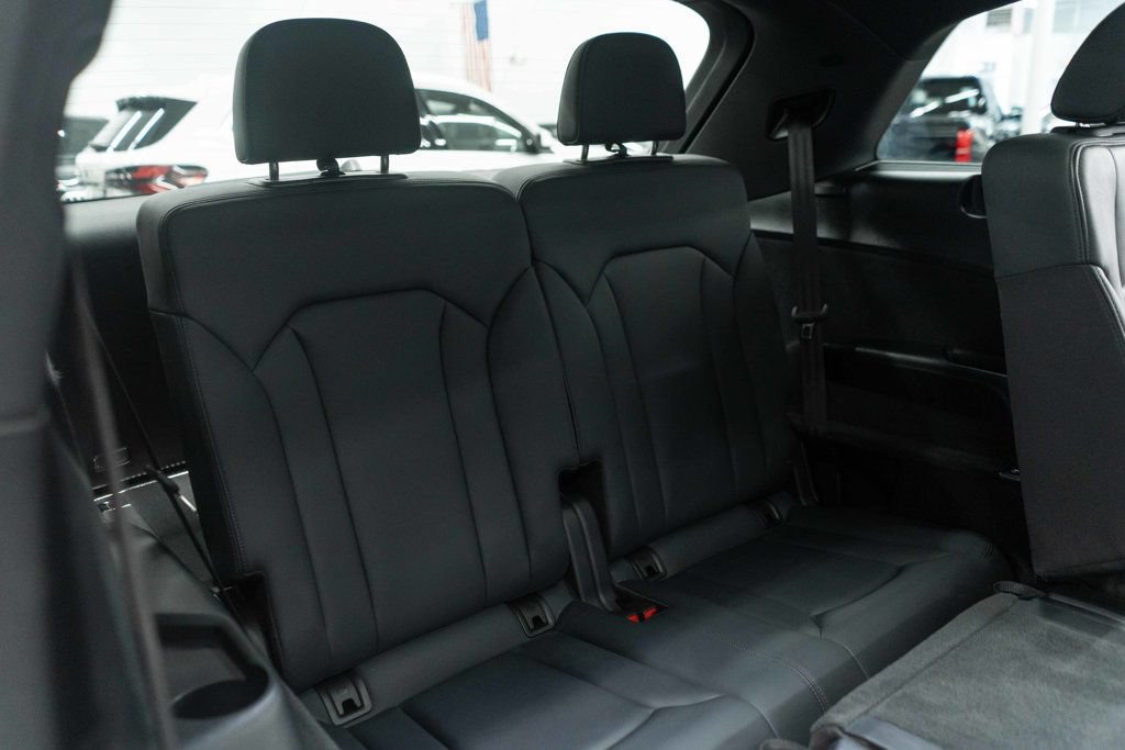 Used 2023 Audi Q7 3.0T Premium w/ Convenience Package AWD/4WD image 12