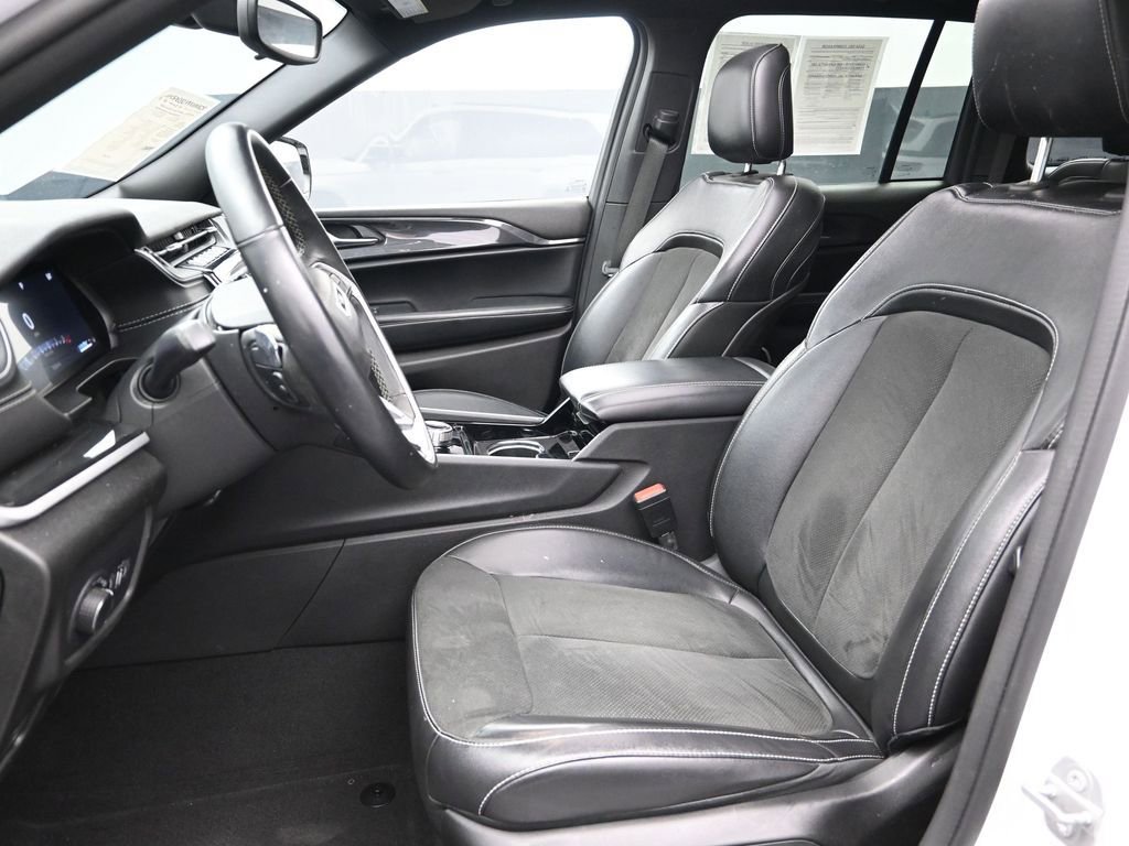 Used 2022 Jeep Grand Cherokee Altitude RWD image 17