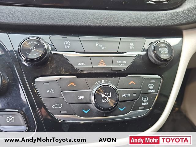 Used 2018 Chrysler Pacifica Touring-L Plus image 21