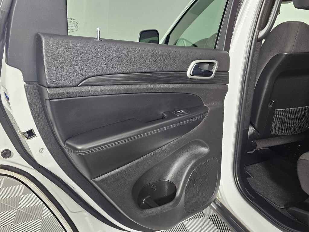Used 2021 Jeep Grand Cherokee Laredo AWD/4WD image 30