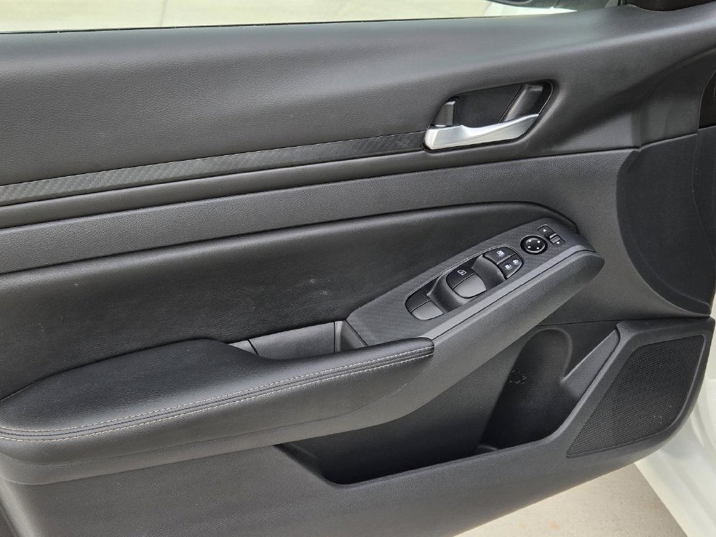 Used 2025 Nissan Altima 2.5 SV FWD image 10