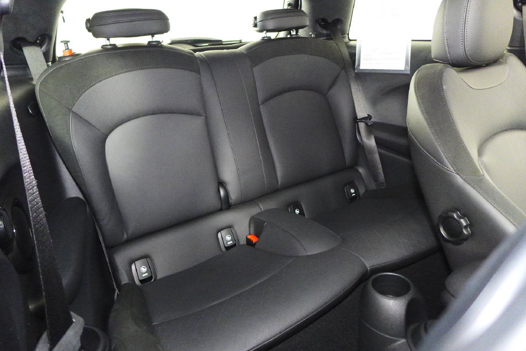 Certified 2024 MINI Cooper SE FWD image 21