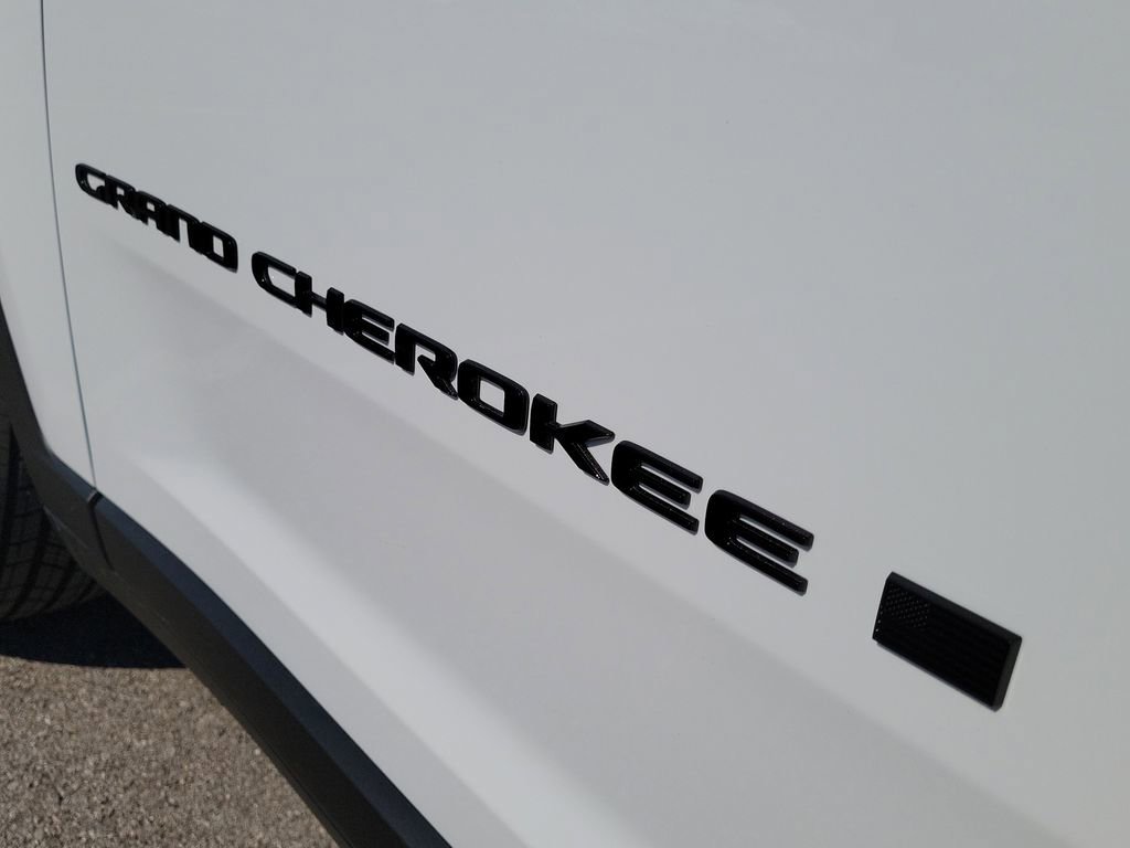 New 2026 Jeep Grand Cherokee Altitude image 8