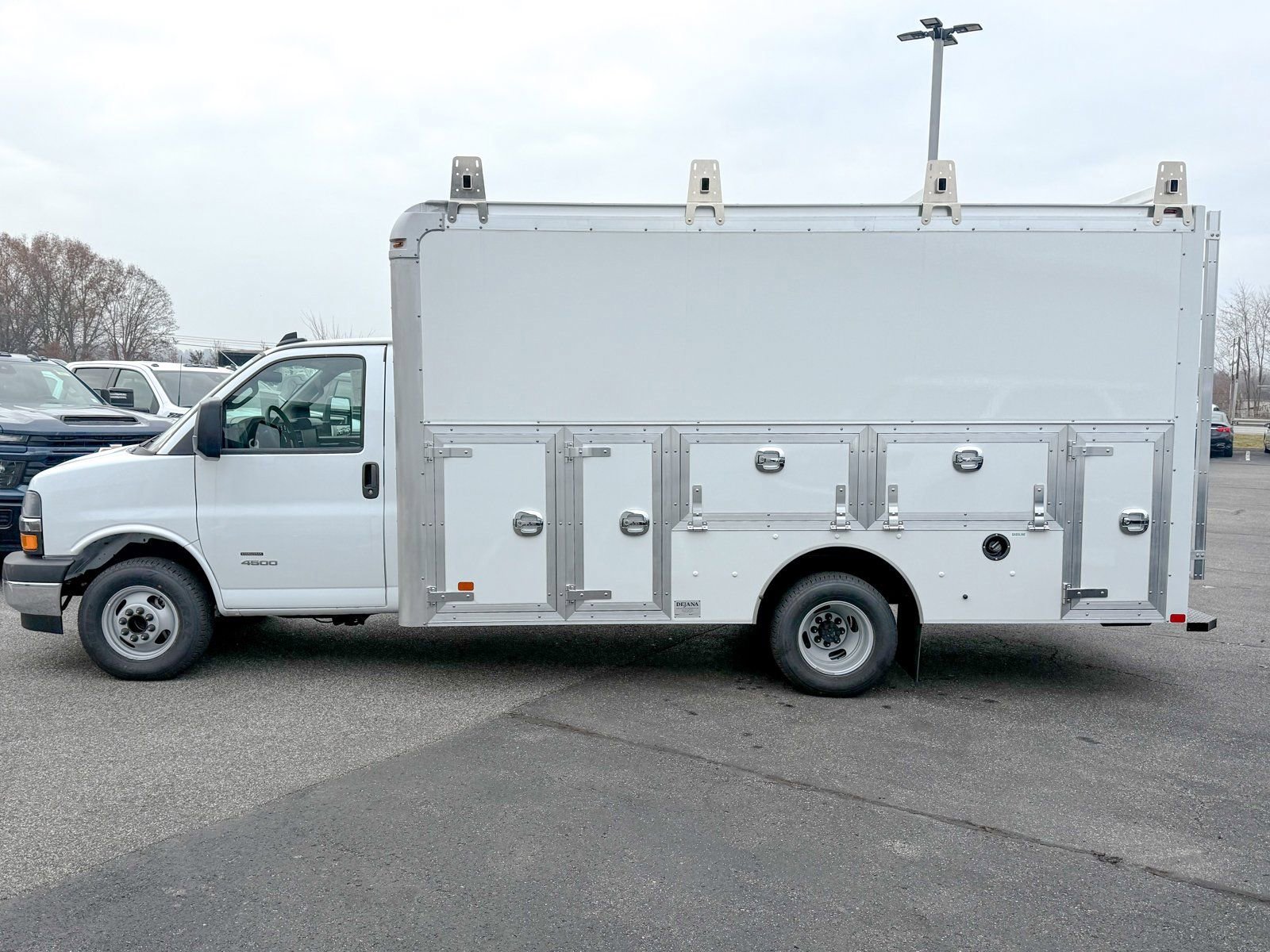 New 2025 Chevrolet Express 4500 w/ Power Convenience Package image 7