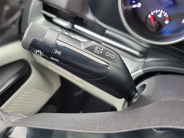 Certified 2023 Kia Carnival LX image 16