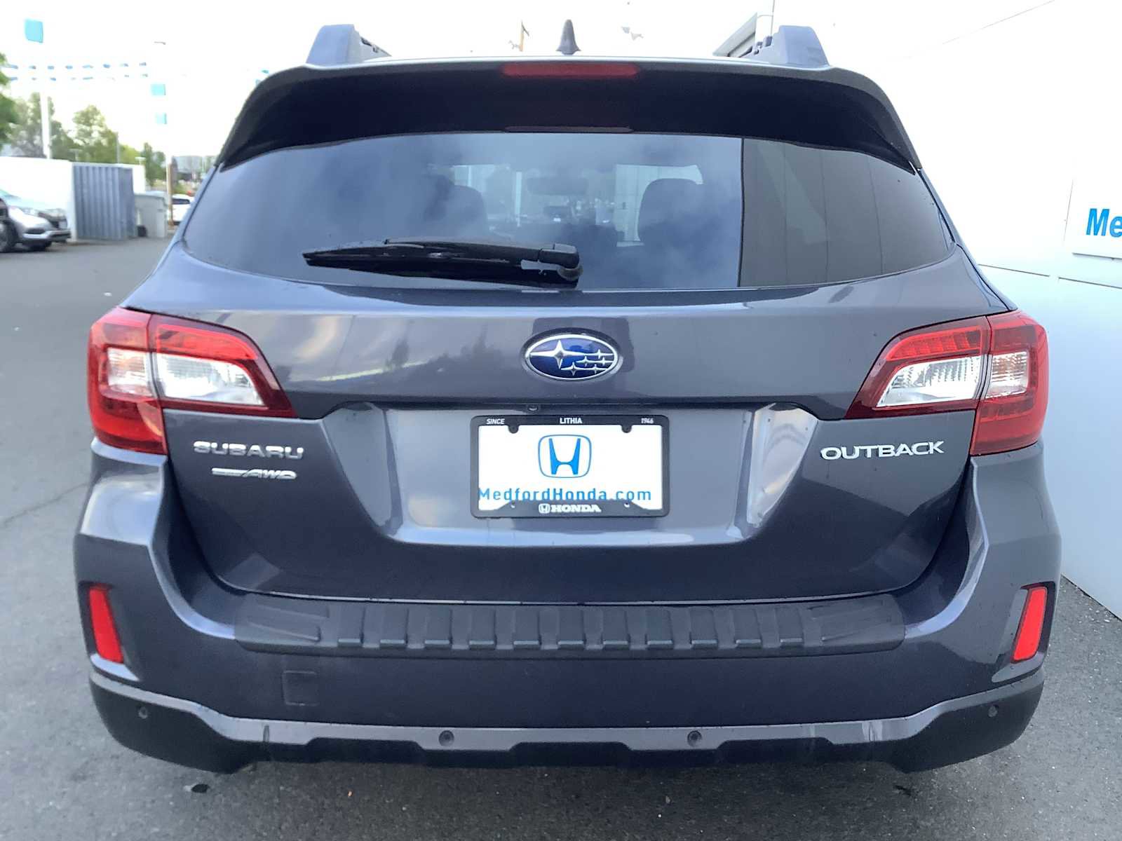 Used 2017 Subaru Outback 2.5i Limited AWD/4WD image 5