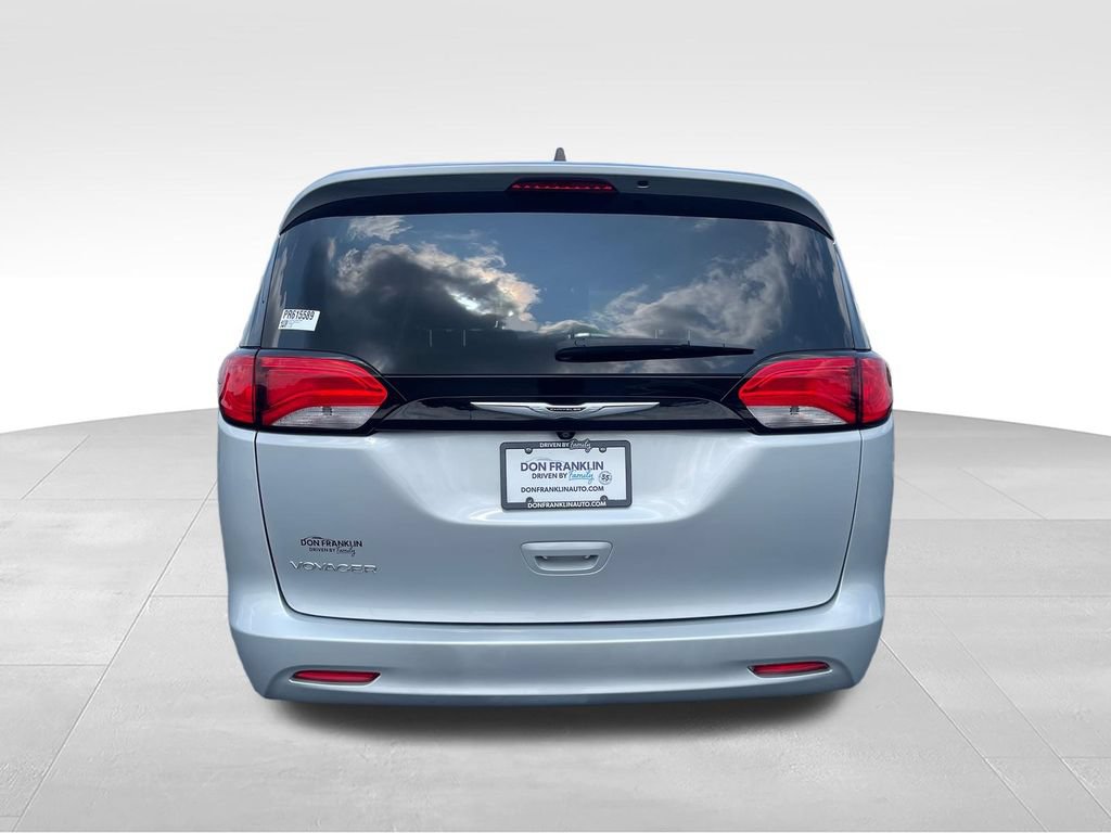 Used 2023 Chrysler Voyager LX FWD video 5