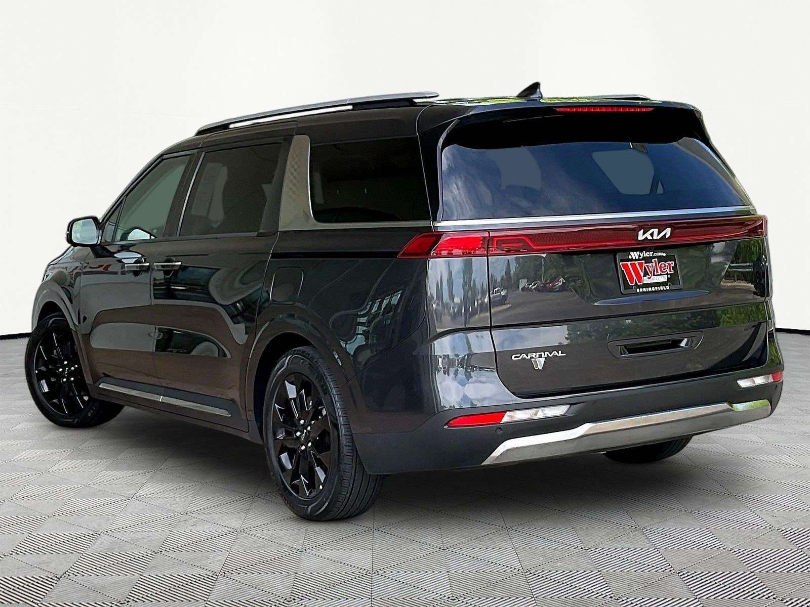 Used 2024 Kia Carnival SX Prestige FWD image 4