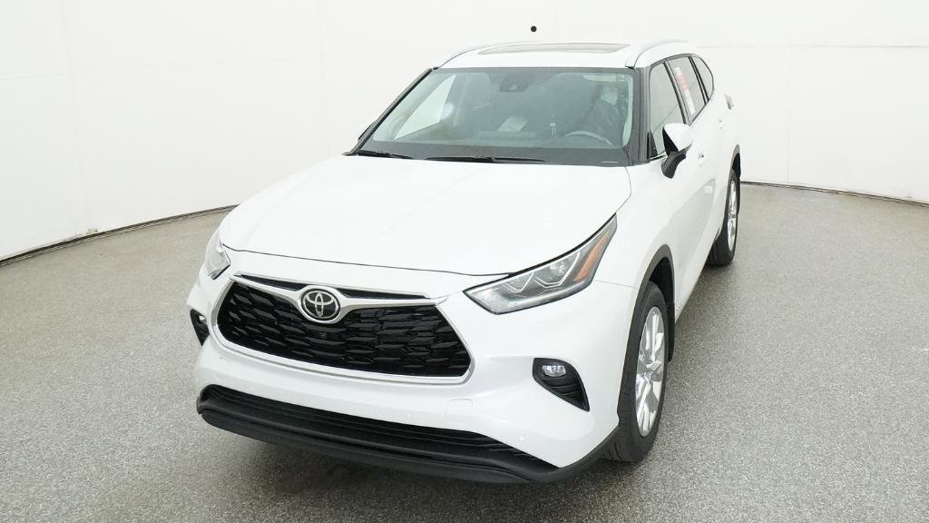 New 2026 Toyota Highlander Limited image 2