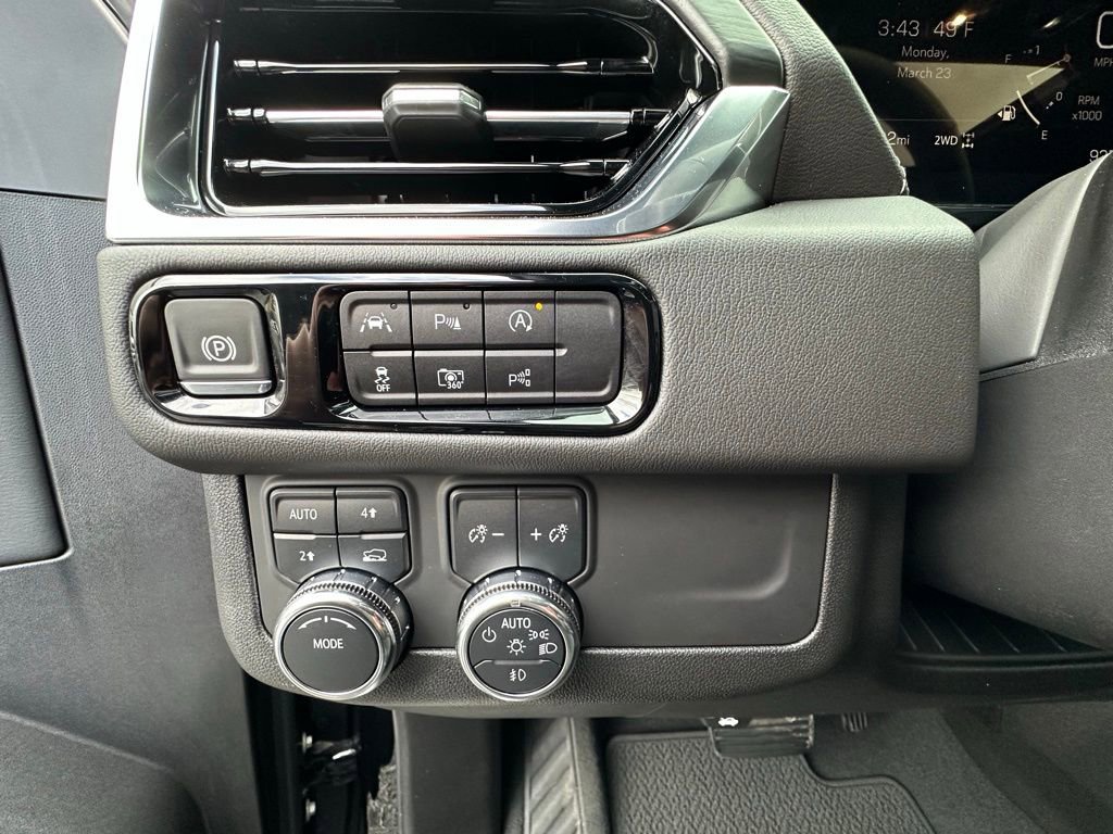 Used 2025 GMC Yukon Denali w/ Sun & Power Step Package image 4