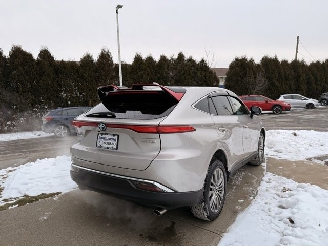 Used 2023 Toyota Venza Limited image 4