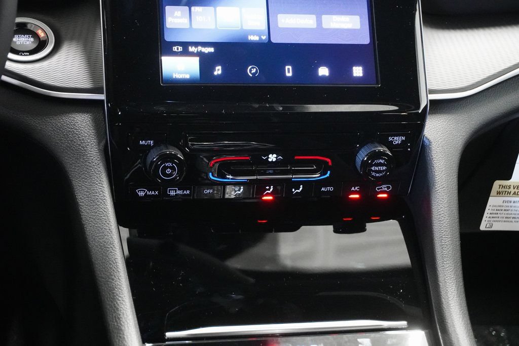New 2025 Jeep Grand Cherokee Laredo w/ Luxury Tech Group I AWD/4WD image 27