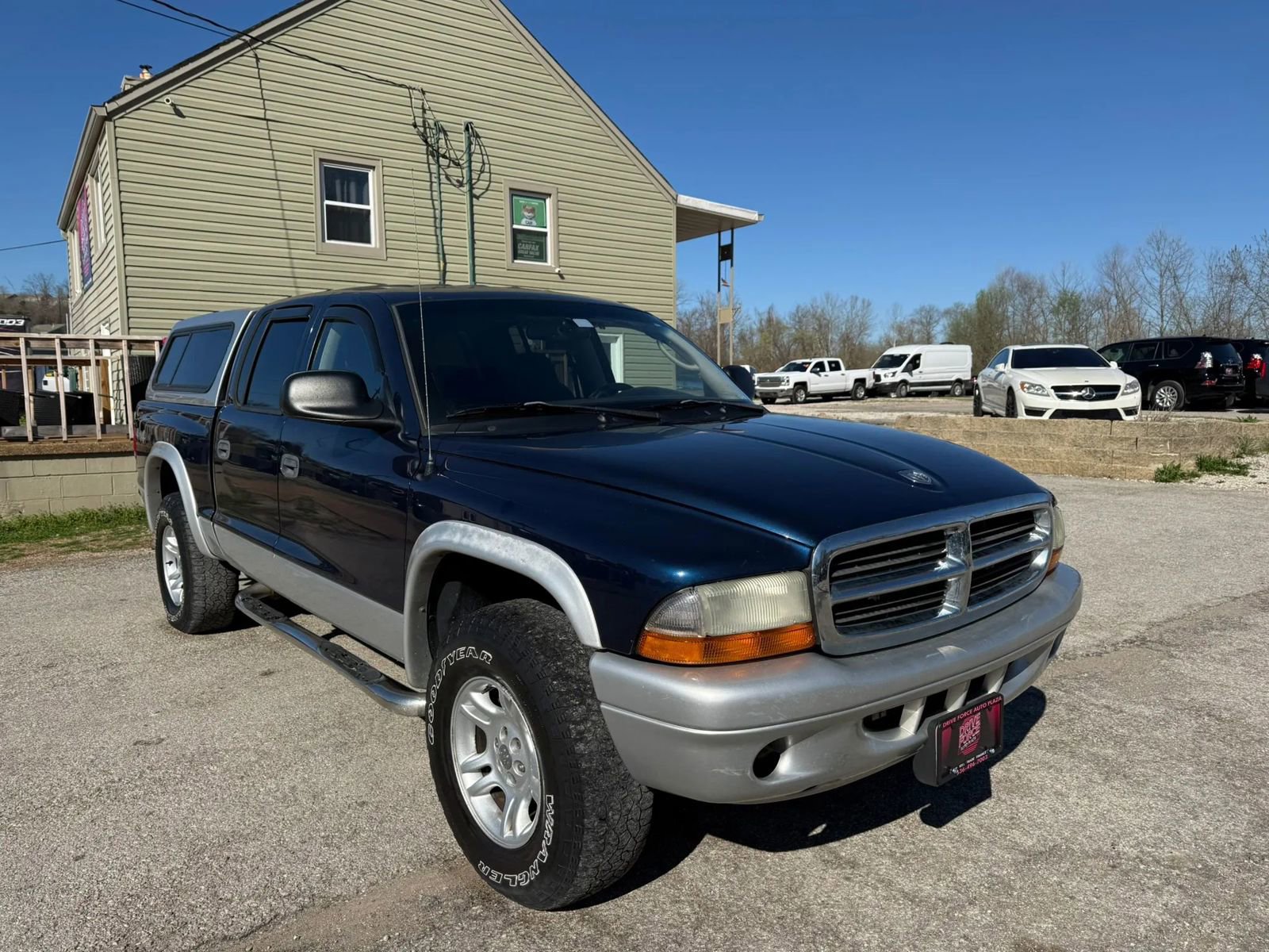 Used 2004 Dodge Dakota SLT w/ Deluxe Convenience Group AWD/4WD image 3