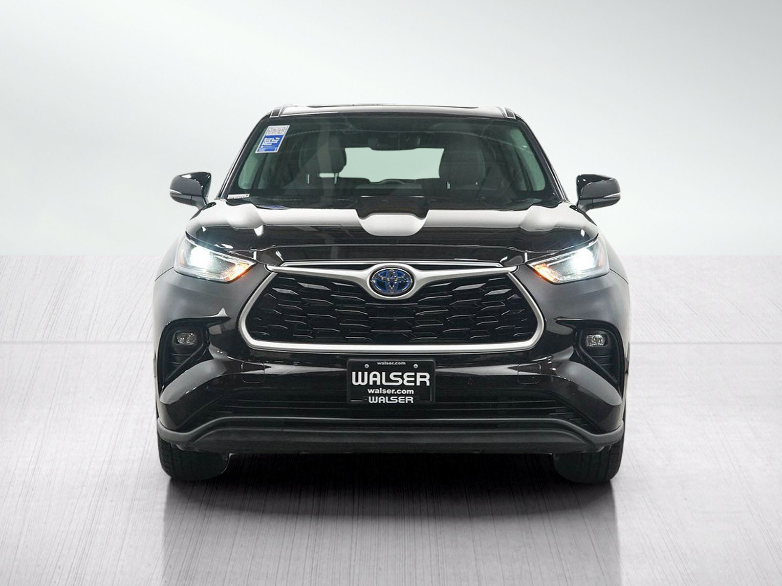 Used 2021 Toyota Highlander XLE AWD/4WD image 9