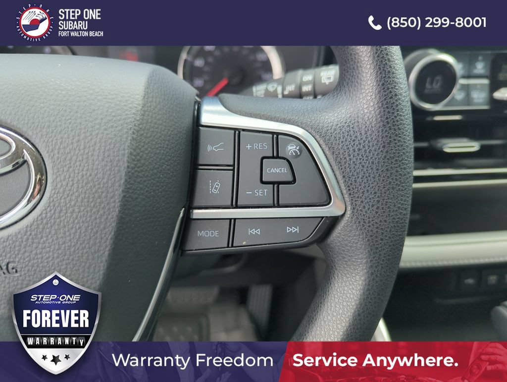 Used 2021 Toyota Highlander L FWD image 23