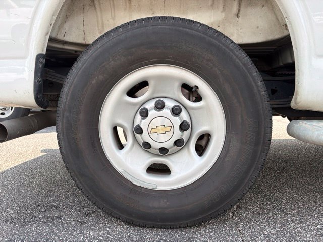 Used 2025 Chevrolet Express 2500 w/ Driver Convenience Package RWD image 20