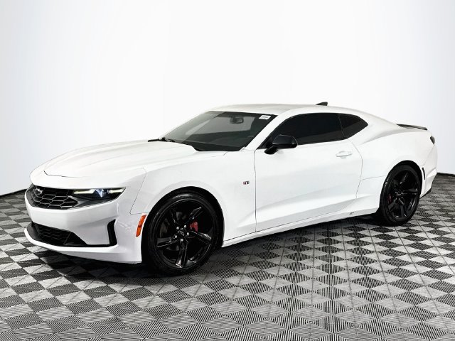 Used 2020 Chevrolet Camaro LT RWD image 4