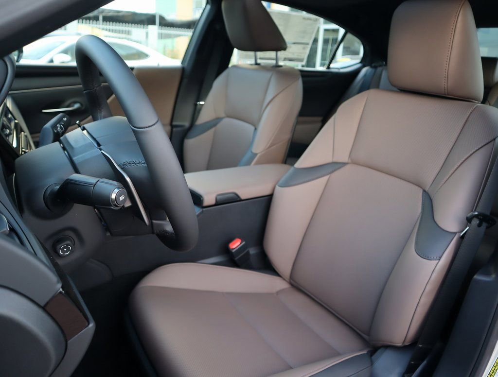 Used 2025 Lexus ES 300h w/ Premium Package FWD image 19