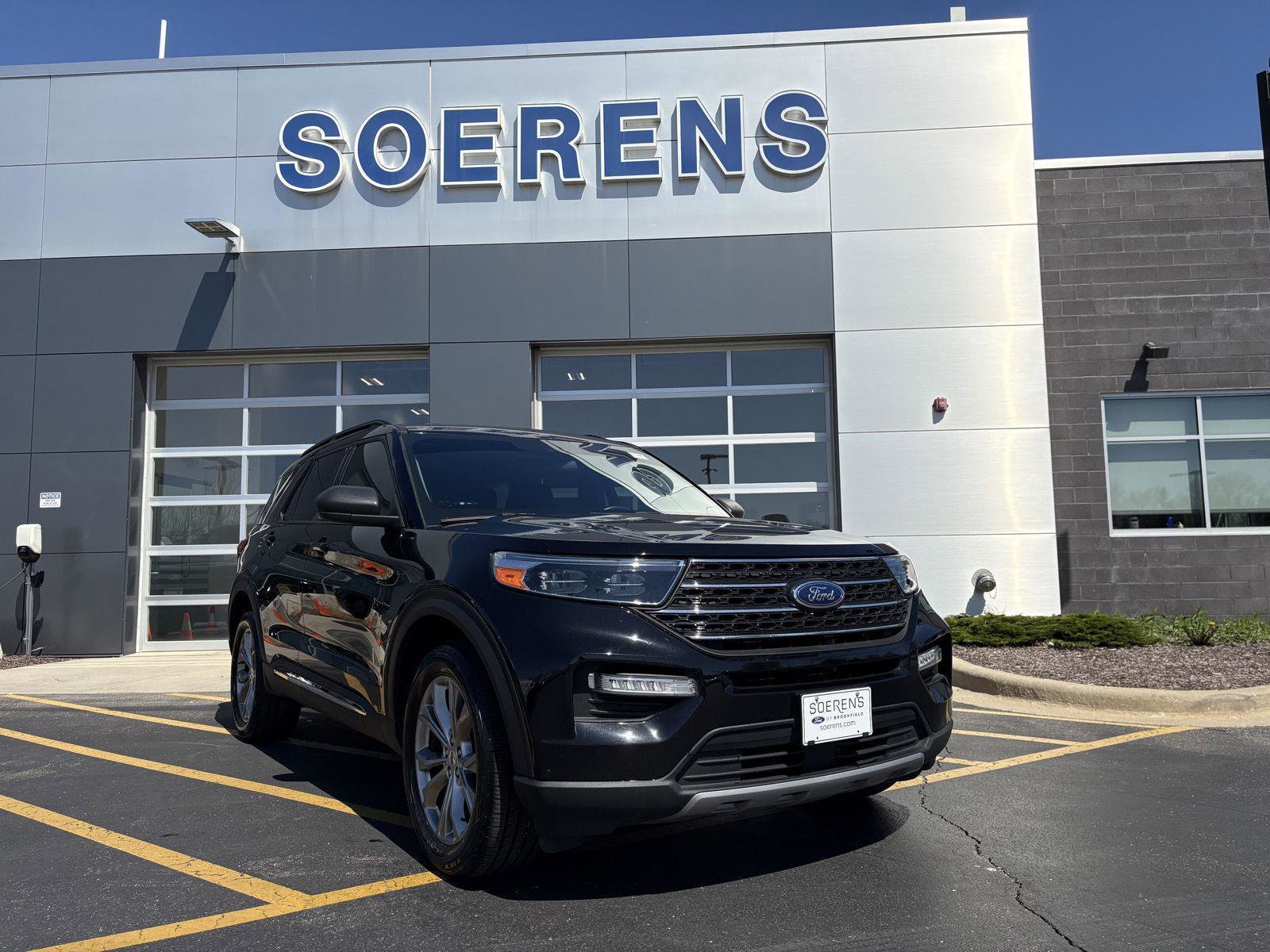 Used 2022 Ford Explorer XLT w/ Equipment Group 202A AWD/4WD image 1