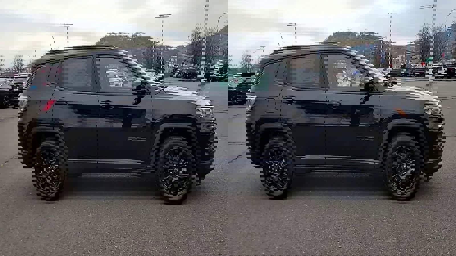 New 2026 Jeep Compass Latitude image 9