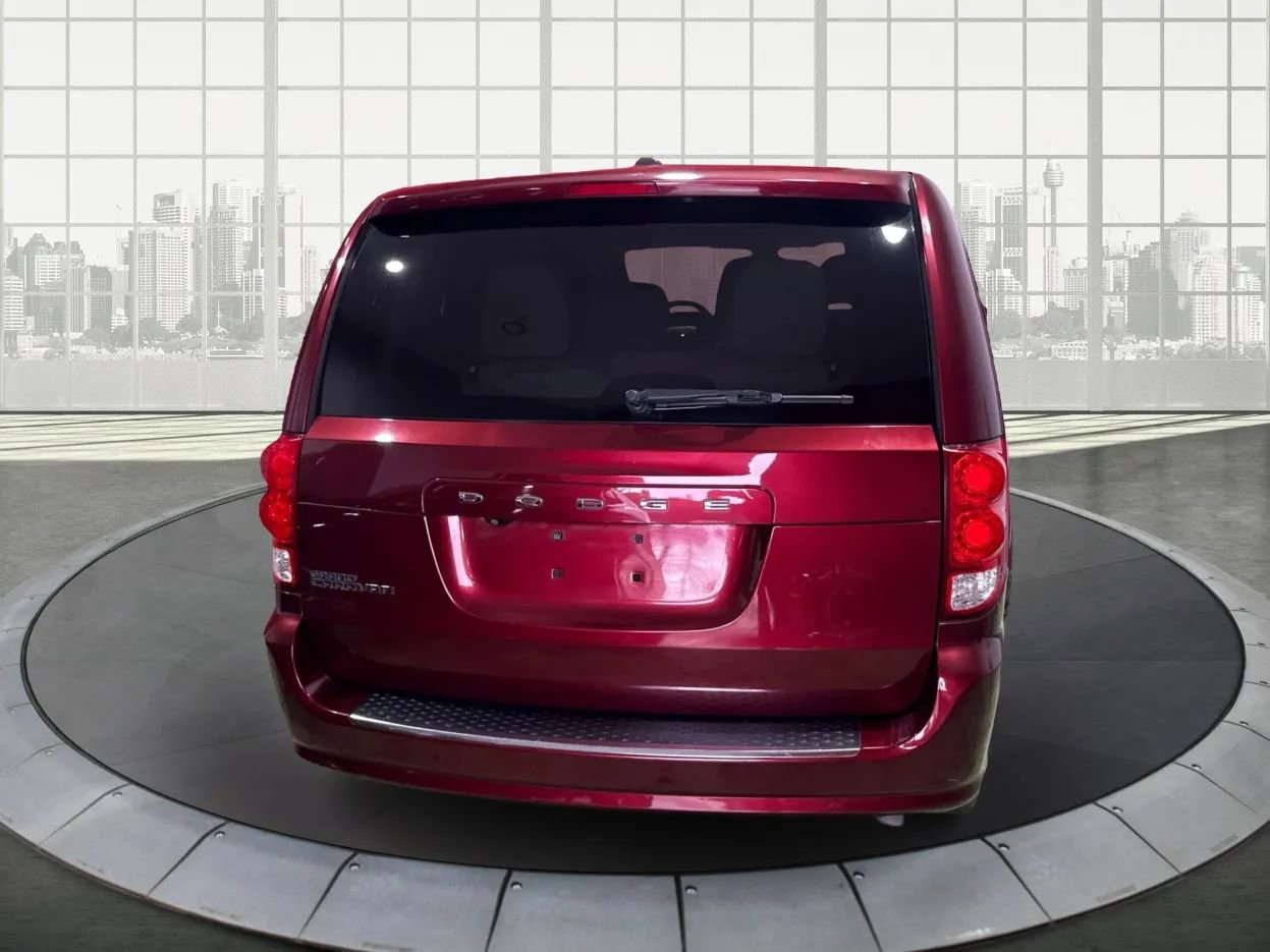 Used 2018 Dodge Grand Caravan SE w/ UConnect Hands-Free Group image 4