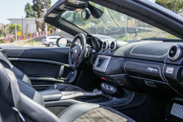 Used 2012 Ferrari California RWD image 33
