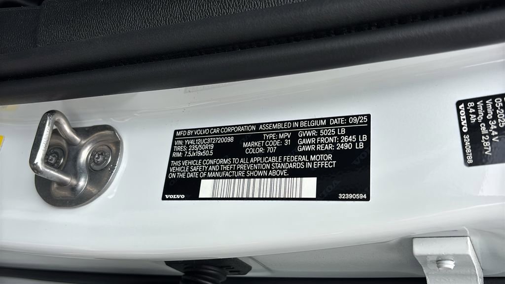 Certified 2026 Volvo XC40 B5 Plus AWD/4WD image 34