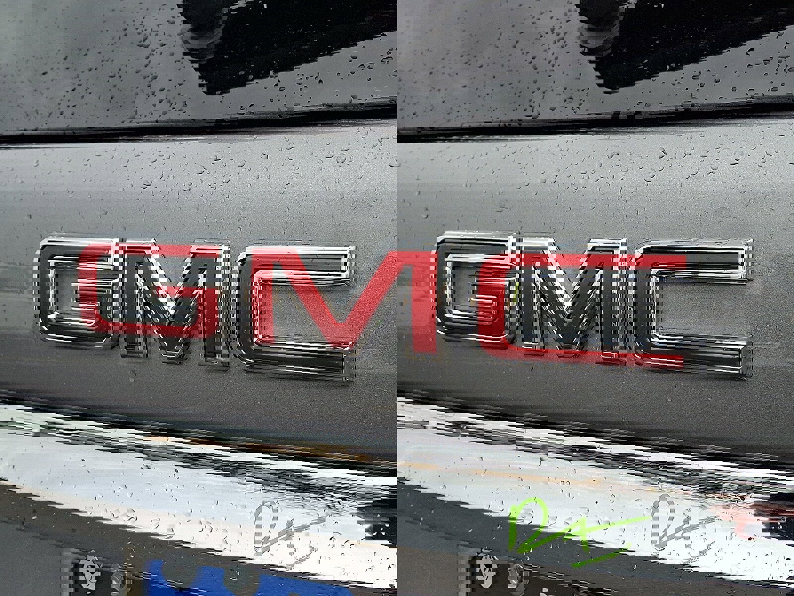 Used 2024 GMC Terrain SLT image 29