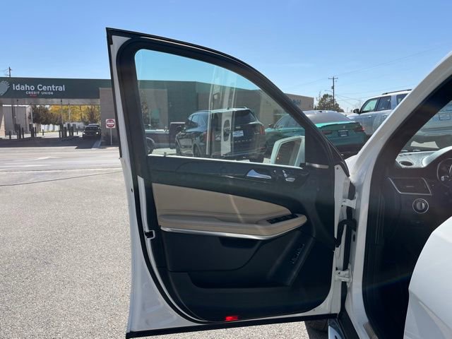 Used 2017 Mercedes-Benz GLS 550 4MATIC image 24