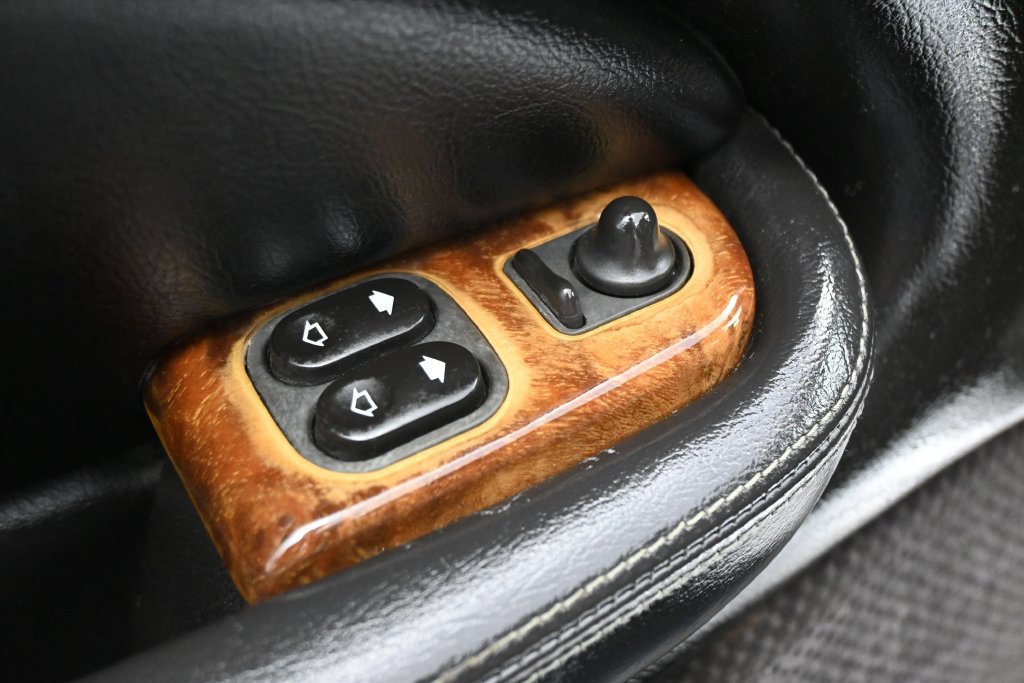 Used 2004 Jaguar XK8 Convertible RWD image 11