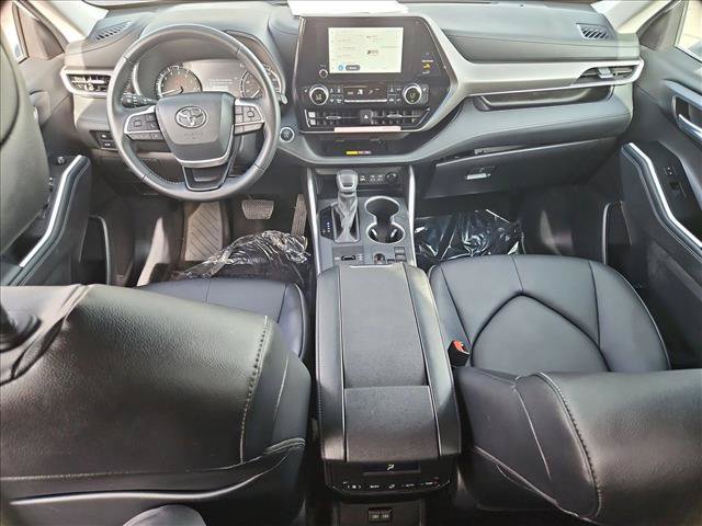 Used 2025 Toyota Highlander XLE FWD image 24