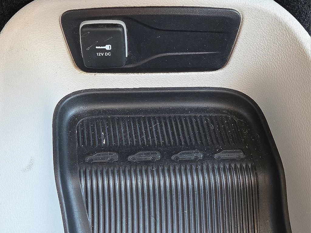 Used 2023 Chrysler Pacifica Touring-L image 24