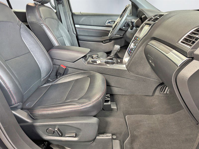 Used 2018 Ford Explorer Sport w/ Equipment Group 401A AWD/4WD image 30