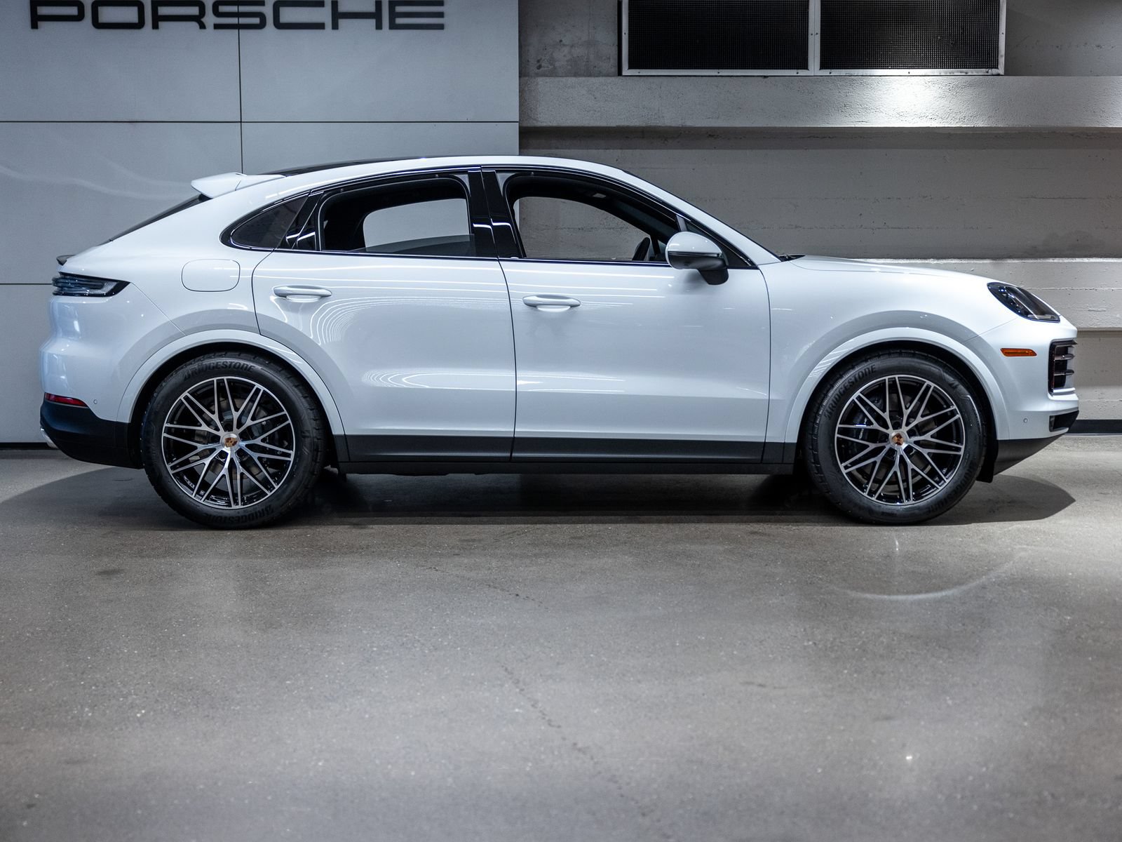 New 2026 Porsche Cayenne Coupe AWD/4WD image 9