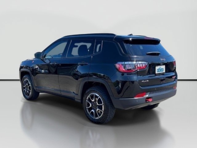 Used 2024 Jeep Compass Trailhawk AWD/4WD image 3