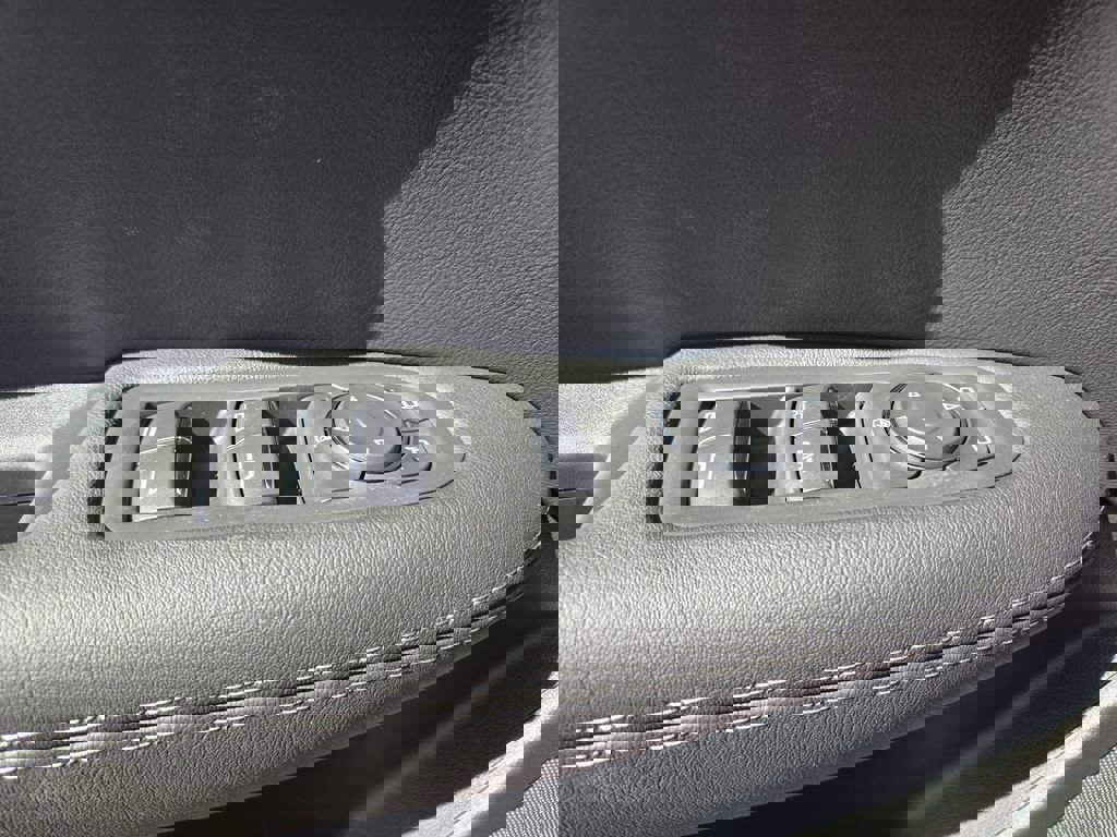 New 2026 Cadillac XT5 Luxury image 14