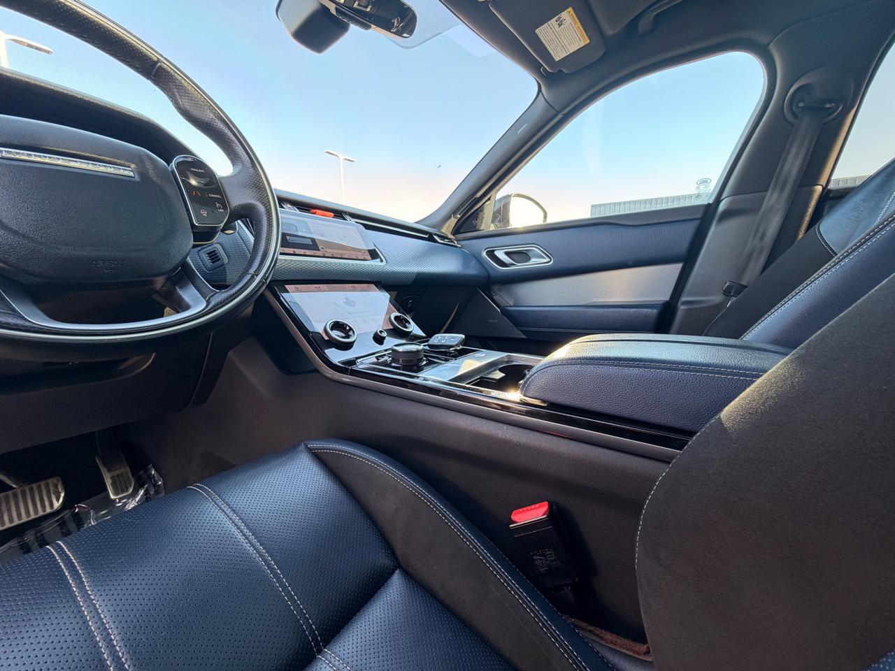 Used 2018 Land Rover Range Rover Velar R-Dynamic SE AWD/4WD image 21
