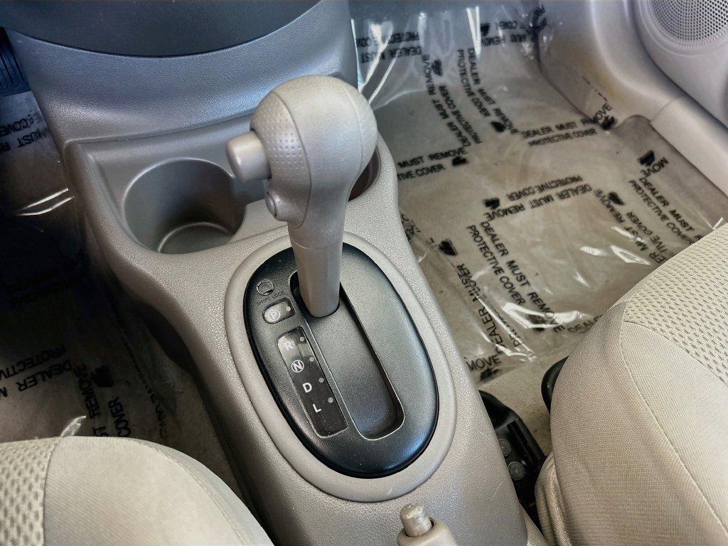 Used 2012 Nissan Versa SV FWD image 15