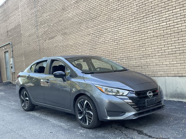 Used 2024 Nissan Versa SR FWD image 2