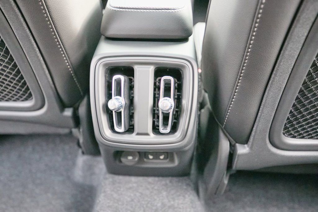 New 2026 Volvo XC40 B5 Core w/ Climate Package image 22