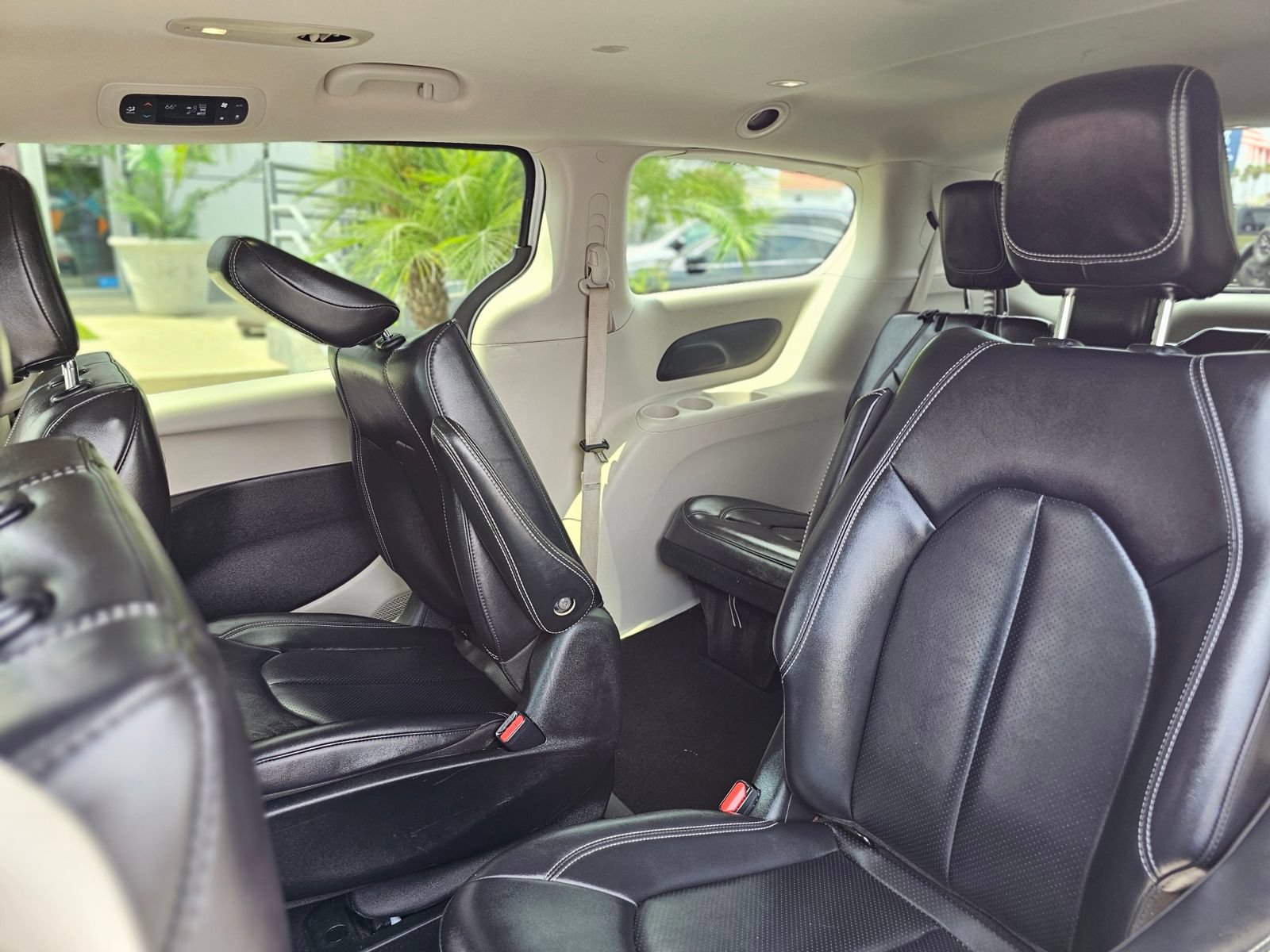 Used 2024 Chrysler Pacifica Limited FWD image 26