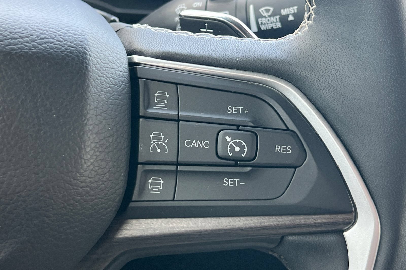 Used 2024 Jeep Grand Cherokee Limited RWD image 33